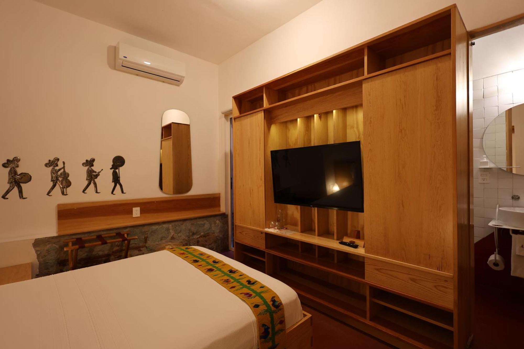 Ayook Hotel *